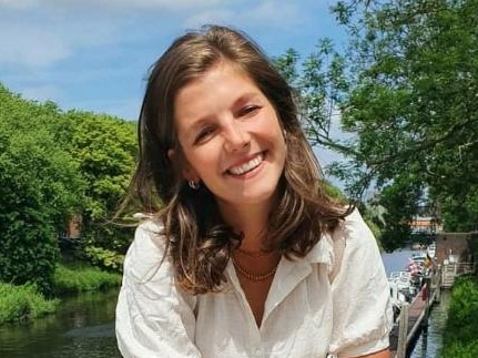 Roos begeleidster tijdens dagbesteding in Venray