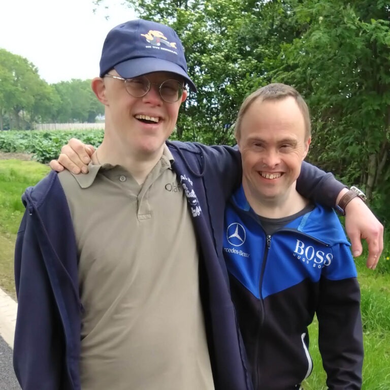 Bevriende deelnemers tijdens dagbesteding