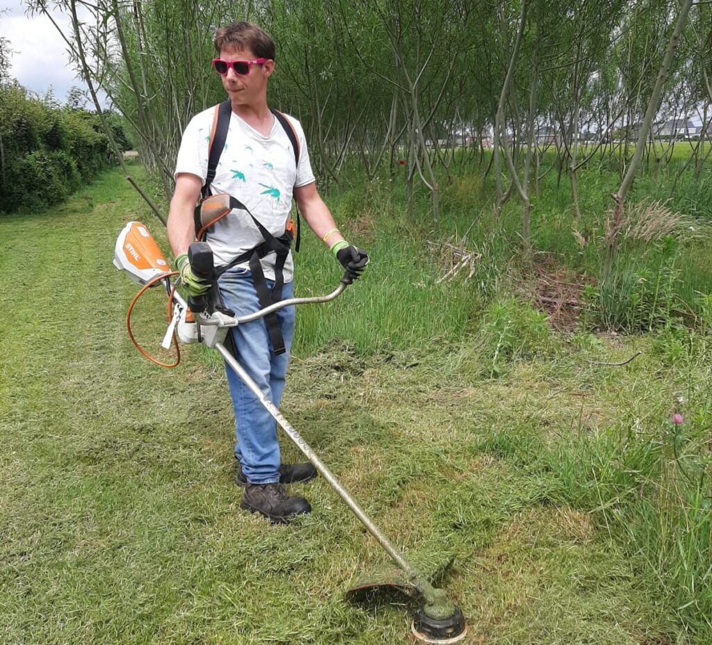 bosmaaien als dagbesteding bij Zorgboerderij de Lorr